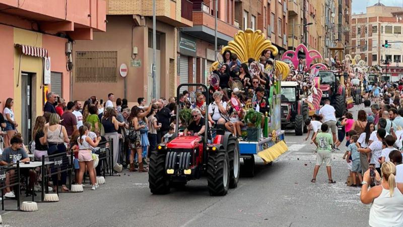 Pétalos, confeti y sonrisas: así vibró Segorbe en la Batalla de Flores