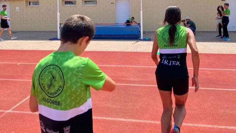 El Club de Atletismo «Saltamontes» abre las puertas a los adultos con su nueva escuela de iniciación
