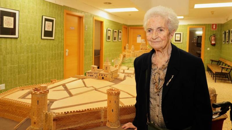 El Edificio Glorieta de Segorbe muestra las mándalas de Pilar Durbá