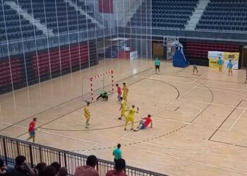 Gran reacción final del Viveros Mas de Valero para remontar en Vila-Real y sumar el primer triunfo
