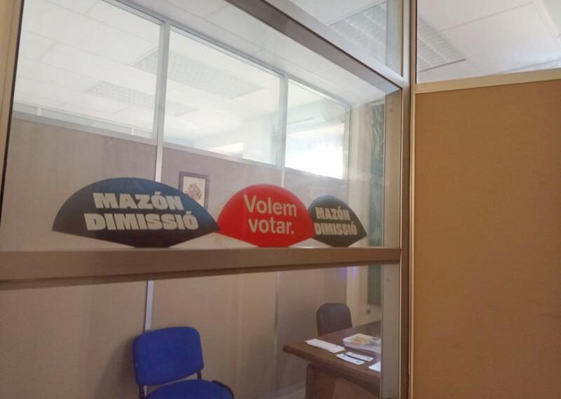 Maestros del Abanico Hipócrita y el Circo de la Corrupción