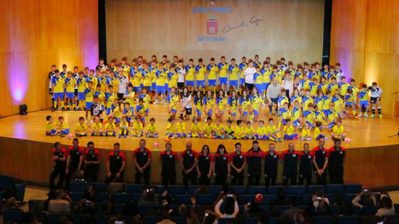 Gran tarde de luces y color en la presentación de los equipos del CDFS Segorbe