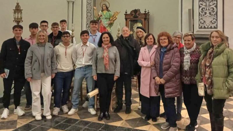 Los ocho jóvenes clavarios reciben sus medallas en una ceremonia que marca el inicio de Santa Cecilia