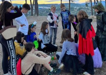Halloween en Segorbe, enigmas, zombis y un pasacalle que lo petó todo