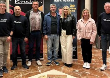 Rafa Forner llena de risas el Teatro Serrano en sus 30 años de humor