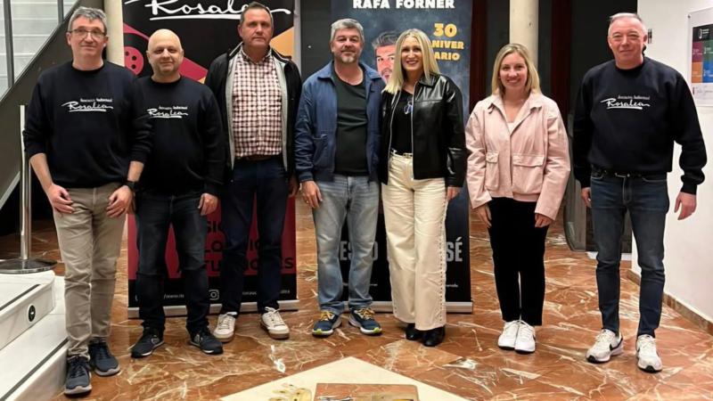 Rafa Forner llena de risas el Teatro Serrano en sus 30 años de humor