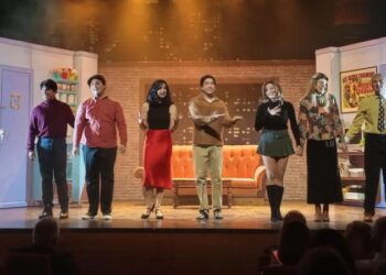 El musical de Friends llena de risas y nostalgia el Teatro Serrano de Segorbe
