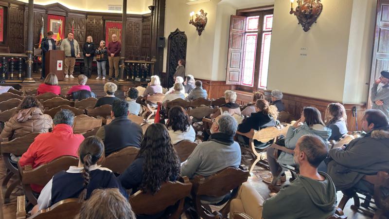 Segorbe se une al 25N con un salón de plenos lleno de gente