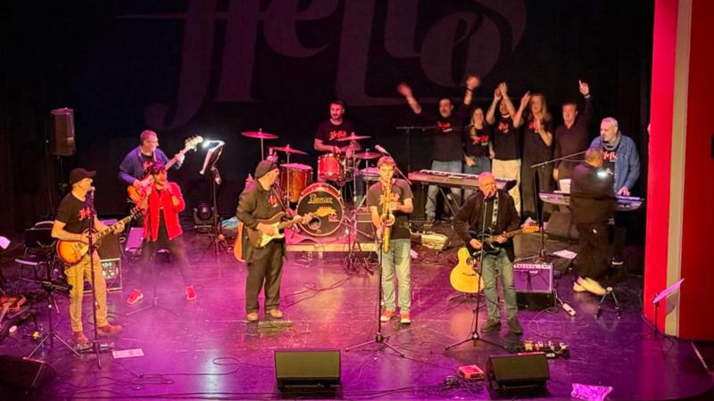 Helios & Friends llenó de música y solidaridad el Teatro Serrano de Segorbe