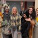 La selva invade el Teatro Serrano con lleno total y la concejala de Cultura en primera fila