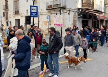 Segorbe celebra San Antonio con reparto de pan y emotiva bendición de animales en la plaza del Obispo Ahedo