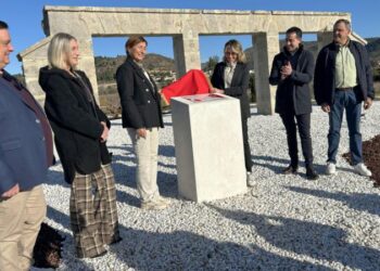 Segorbe inaugura la rotonda del histórico pórtico de sillería
