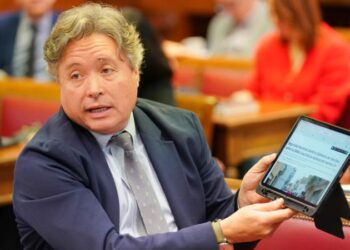 El PP denuncia que el subordinado de Pilar Bernabé se marca un ‘fiscal general’ borrando sus mensajes del día de la Dana