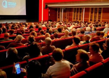 Segorbe proyectó ‘Los domingos’, la película más nominada a los Premios Goya 2026, en una sesión gratuita que llenó el Teatro Serrano