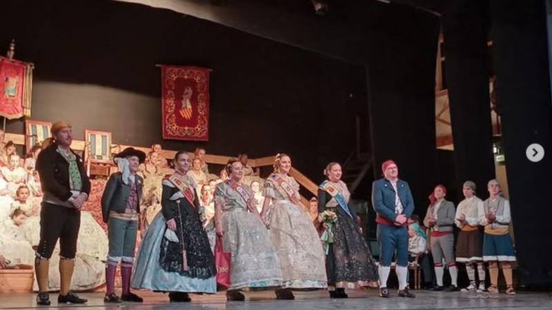 La Reina Infantil y la Primera Dama Mayor de Segorbe asisten a la Exaltación de las Falleras Mayores de la Falla “El Quarantihuit” de Valencia