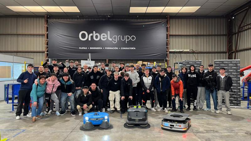 Alumnos del IES Alto Palancia visitan Orbel Grupo y descubren la robótica en acción