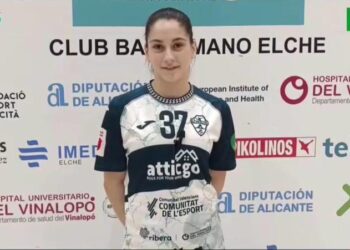 El Ayuntamiento homenajeará en abril a Laura Ferrer Carot tras su debut en Primera y títulos nacionales en balonmano