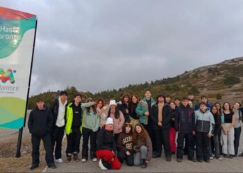 41 jóvenes de Segorbe disfrutan de un día de esquí en Javalambre organizado por Juventud