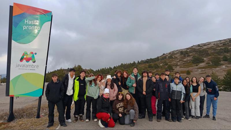 41 jóvenes de Segorbe disfrutan de un día de esquí en Javalambre organizado por Juventud