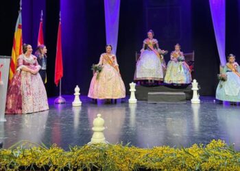 Exaltación de Julia Serra Bel y Daniella Llopis Porcar como falleras mayores de la Falla Plaza del Almudín 2026