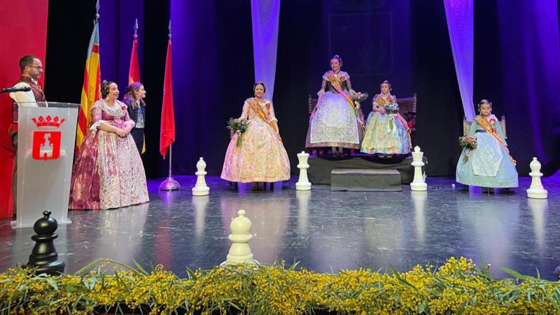 Exaltación de Julia Serra Bel y Daniella Llopis Porcar como falleras mayores de la Falla Plaza del Almudín 2026