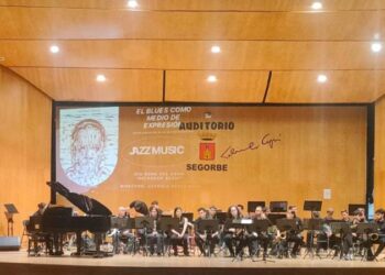 El Auditorio Salvador Seguí acoge el concierto de la Big Band del Conservatorio de Castellón con charla previa y buena respuesta del público