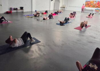 Numerosas personas participan en las sesiones deportivas gratuitas impulsadas en vacaciones de Pascua