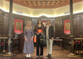 Laura Ferrer Carot, campeona de España de balonmano, recibe un homenaje en el Ayuntamiento de Segorbe