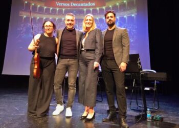 El alumnado de Secundaria llena de música y poesía el Teatro Serrano en las Semanas del Libro