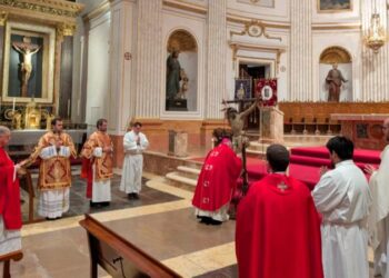 La Iglesia de Segorbe-Castellón celebra la Pasión en el silencio de la cruz