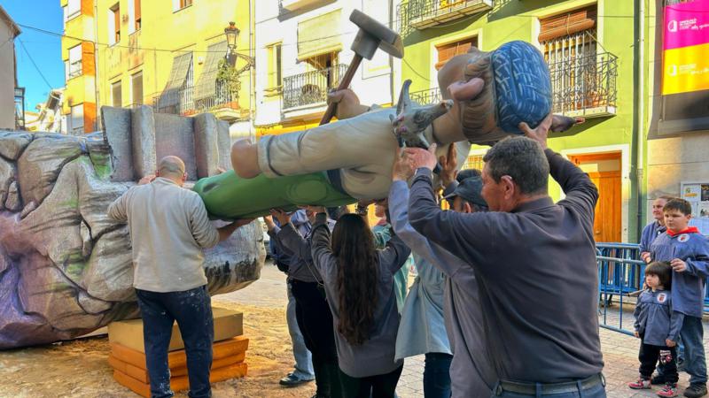 La Falla Plaza Almudín inicia este martes su Semana Fallera 2026 con la plantà al tombe y el soparet de la Nit de la Plantà