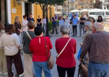 Segorbe se suma al minuto de silencio por el asesinato de una mujer y su hijo en Dolores