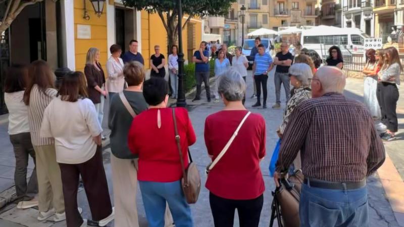 Segorbe se suma al minuto de silencio por el asesinato de una mujer y su hijo en Dolores