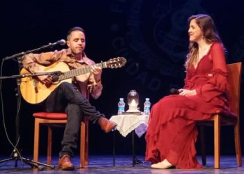 El Dúo Candilena llenó de folclore y poesía el Teatro Serrano de Segorbe