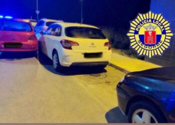 La Policía Local intercepta a un conductor ebrio y sin permiso tras una colisión