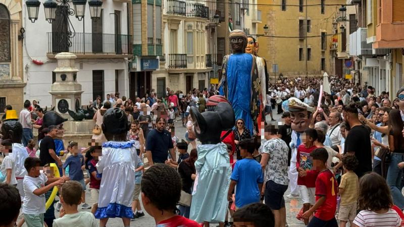 Los Gigantes y Cabezudos vuelven a llenar de ambiente las calles de Segorbe