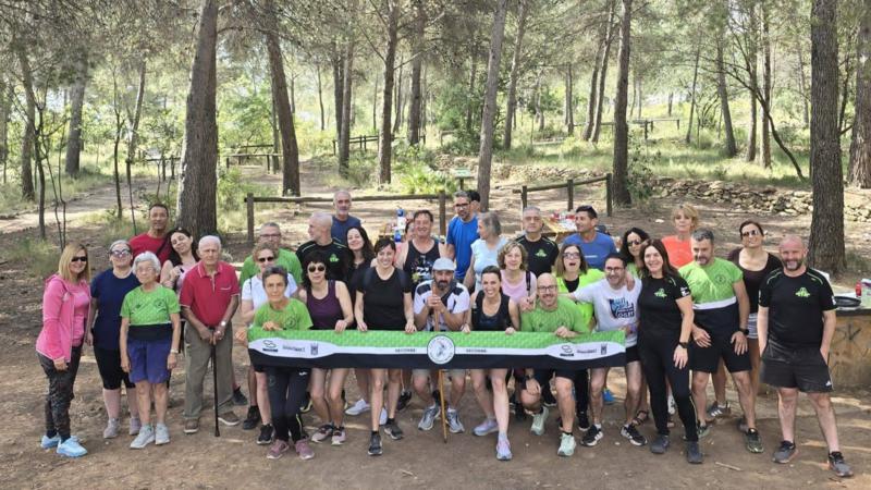 Treinta senderistas participan en la ruta organizada por el Club Atletismo Saltamontes por el entorno del Alto Palancia