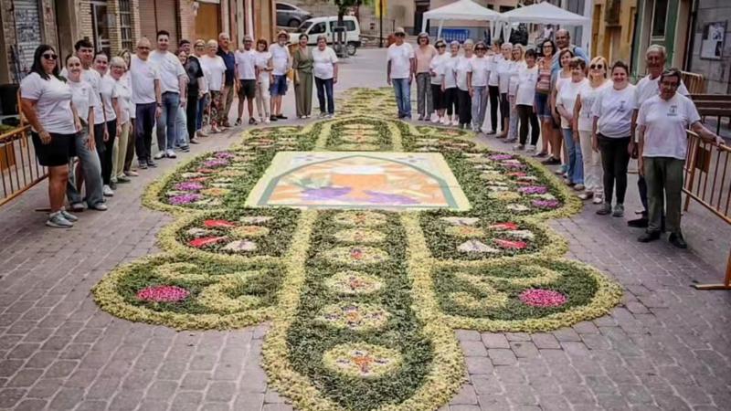 Los vecinos de la plaza del Almudín llevan 70 años haciendo magia con flores y hierbas en Segorbe