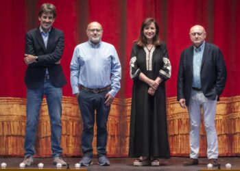 El camión de la zarzuela para en Segorbe