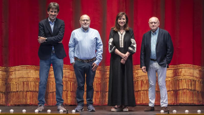 El camión de la zarzuela para en Segorbe