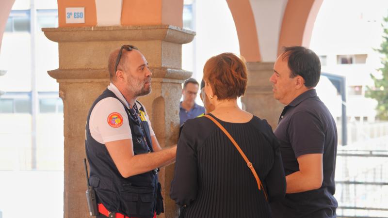 Pérez Llorca visita el seminario de Segorbe, habilitado como punto de atención para los desalojados por el incendio de La Vall d’Uixó