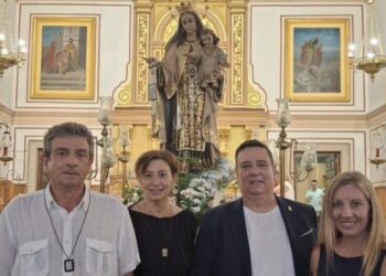 El barrio de San Pedro acompaña a la Virgen del Carmen en la procesión del 775 aniversario de su devoción