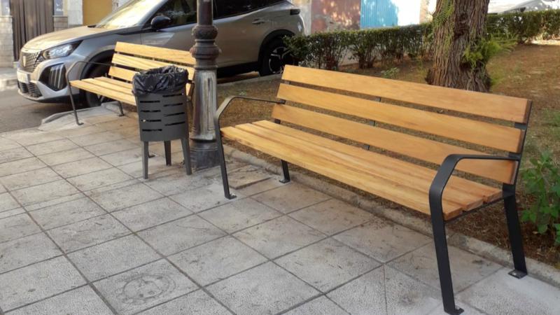 El Ayuntamiento de Segorbe renueva papeleras y bancos en distintos espacios públicos