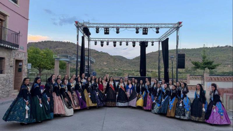 La Ofrenda de flores a la Virgen de la Cueva Santa reúne a vecinos y representantes de Segorbe en las Fiestas de Cárrica
