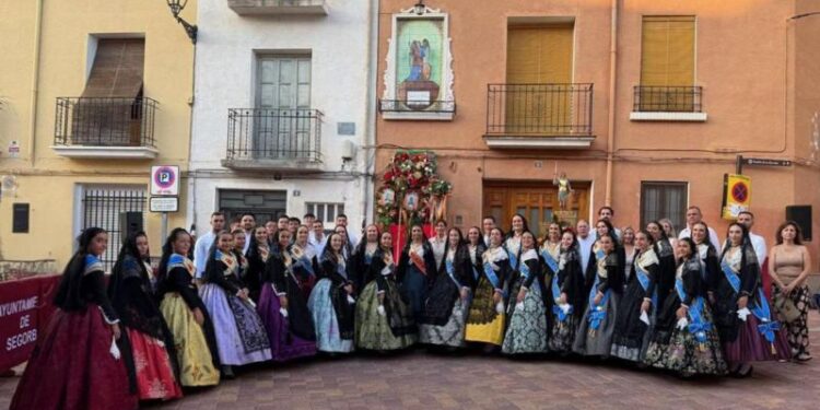 La tradición y la participación vecinal marcan la jornada del domingo en las Fiestas del Ángel Custodio