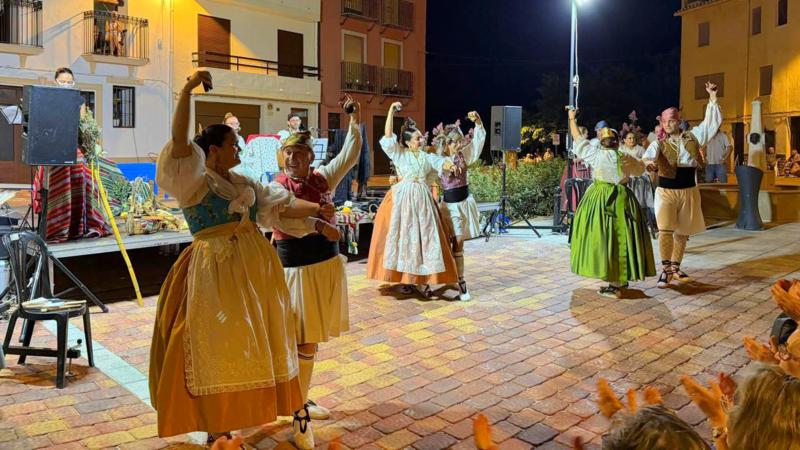 La Plaza del Ángel da comienzo a sus fiestas con una noche de música tradicional
