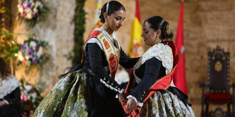 Zara Soler Bonillo recibe el testigo como Reina de las Fiestas Patronales de Segorbe ante más de dos mil personas