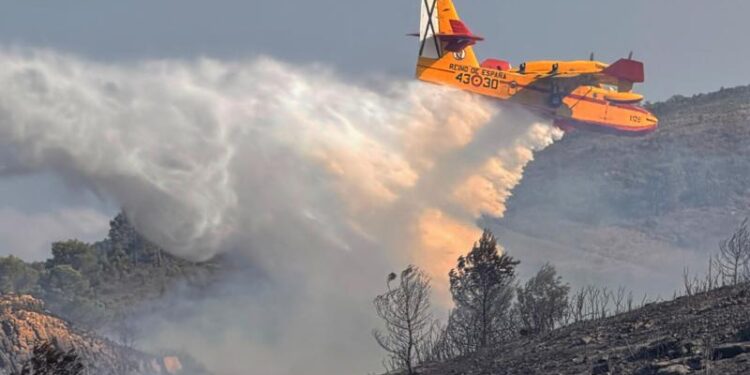 El incendio forestal de Segorbe continúa activo y fuera de control tras calcinar 423 hectáreas