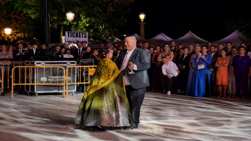 Segorbe rinde homenaje a su Reina Mayor, Damas y Corte de Honor con una noche de música y tradición