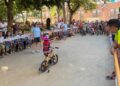 Las carreras de cintas con bicicletas reúnen a los más pequeños en la Glorieta de Segorbe